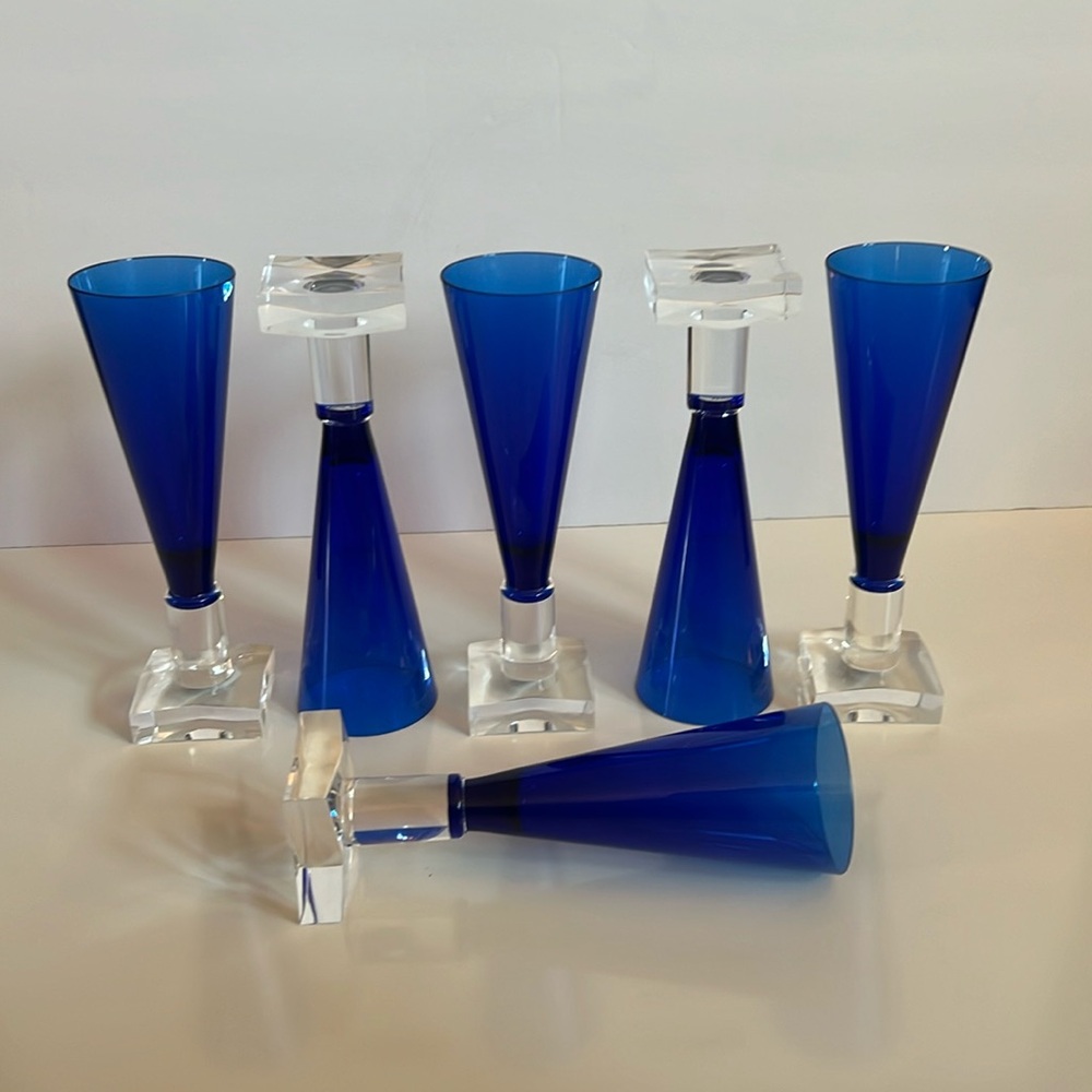 Acrylic cobalt blue champagne drink, glasses square footed base tapered top E2